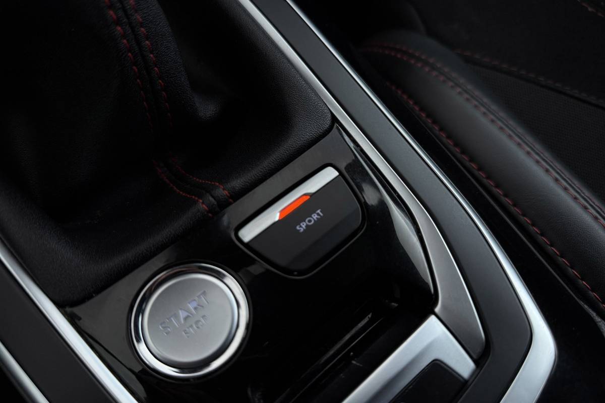Peugeot 308 Peugeot 308 1.6 e-THP GTi 250 | Org NL | Camera | Stoelverwarming | Denon Audio | Keyless Entry/Start | Stoelmassage |