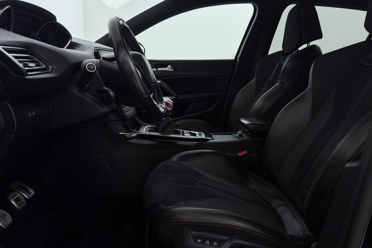 Peugeot 308 Peugeot 308 1.6 e-THP GTi 250 | Org NL | Camera | Stoelverwarming | Denon Audio | Keyless Entry/Start | Stoelmassage |