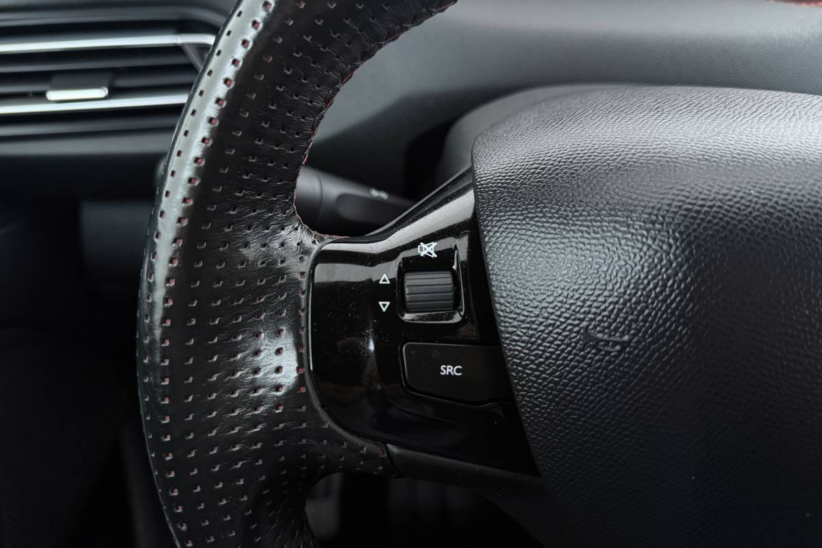 Peugeot 308 Peugeot 308 1.6 e-THP GTi 250 | Org NL | Camera | Stoelverwarming | Denon Audio | Keyless Entry/Start | Stoelmassage |