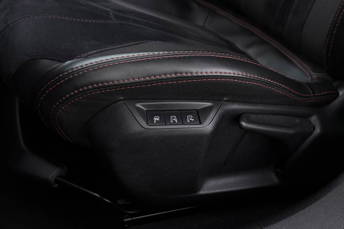 Peugeot 308 Peugeot 308 1.6 e-THP GTi 250 | Org NL | Camera | Stoelverwarming | Denon Audio | Keyless Entry/Start | Stoelmassage |