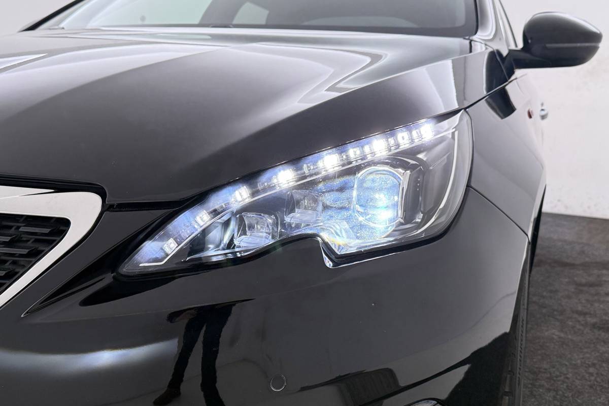 Peugeot 308 Peugeot 308 1.6 e-THP GTi 250 | Org NL | Camera | Stoelverwarming | Denon Audio | Keyless Entry/Start | Stoelmassage |