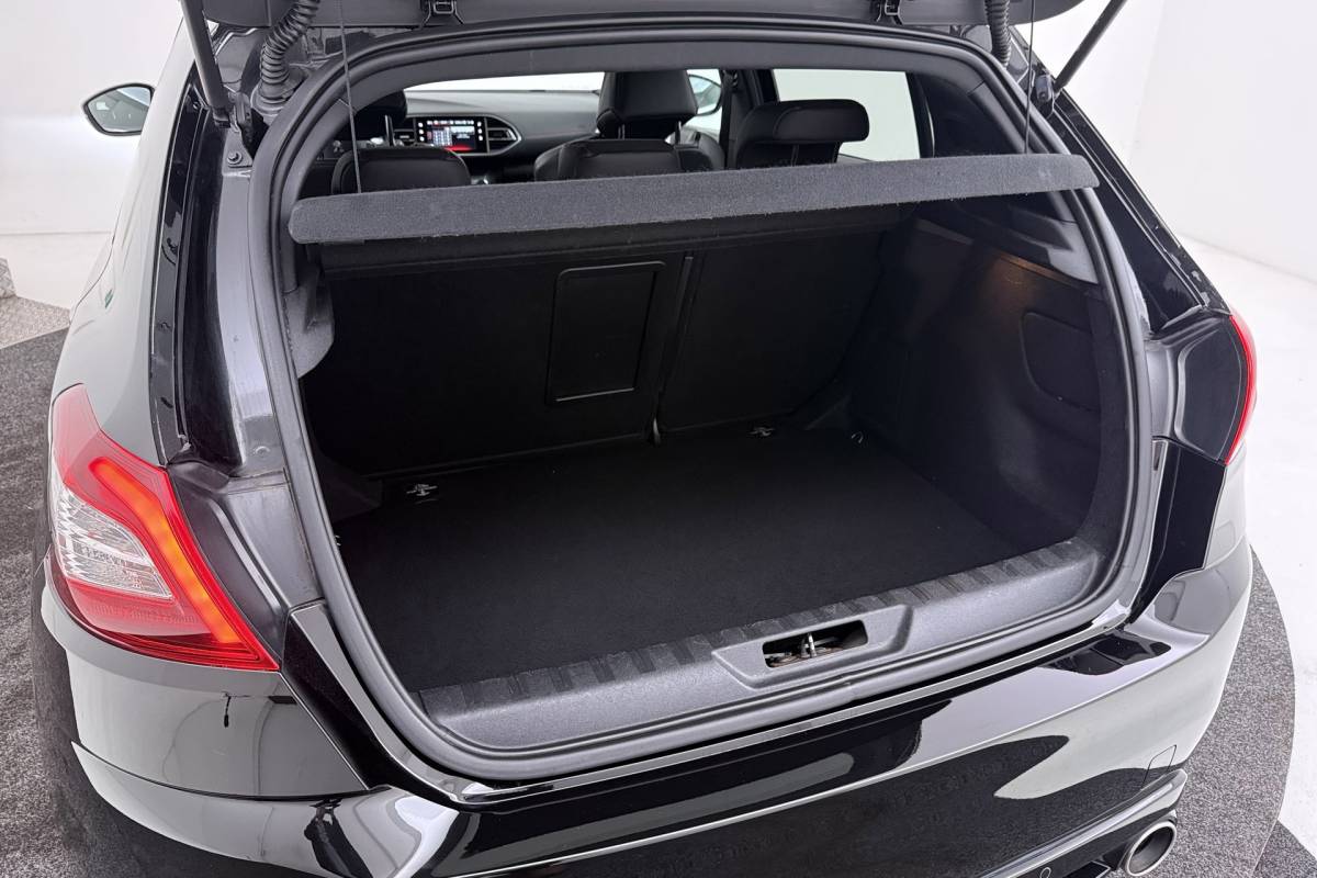 Peugeot 308 Peugeot 308 1.6 e-THP GTi 250 | Org NL | Camera | Stoelverwarming | Denon Audio | Keyless Entry/Start | Stoelmassage |