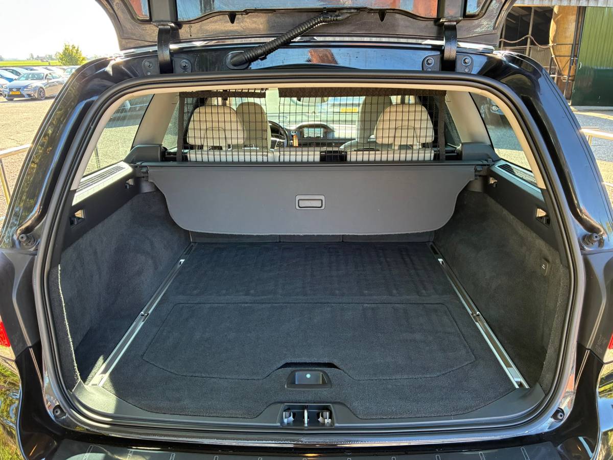 Volvo V70 Volvo V70 2.0 D3 Polar+ | Schuif/kanteldak + Harman/Kardon + Leder Nu € 7.975,-!!!