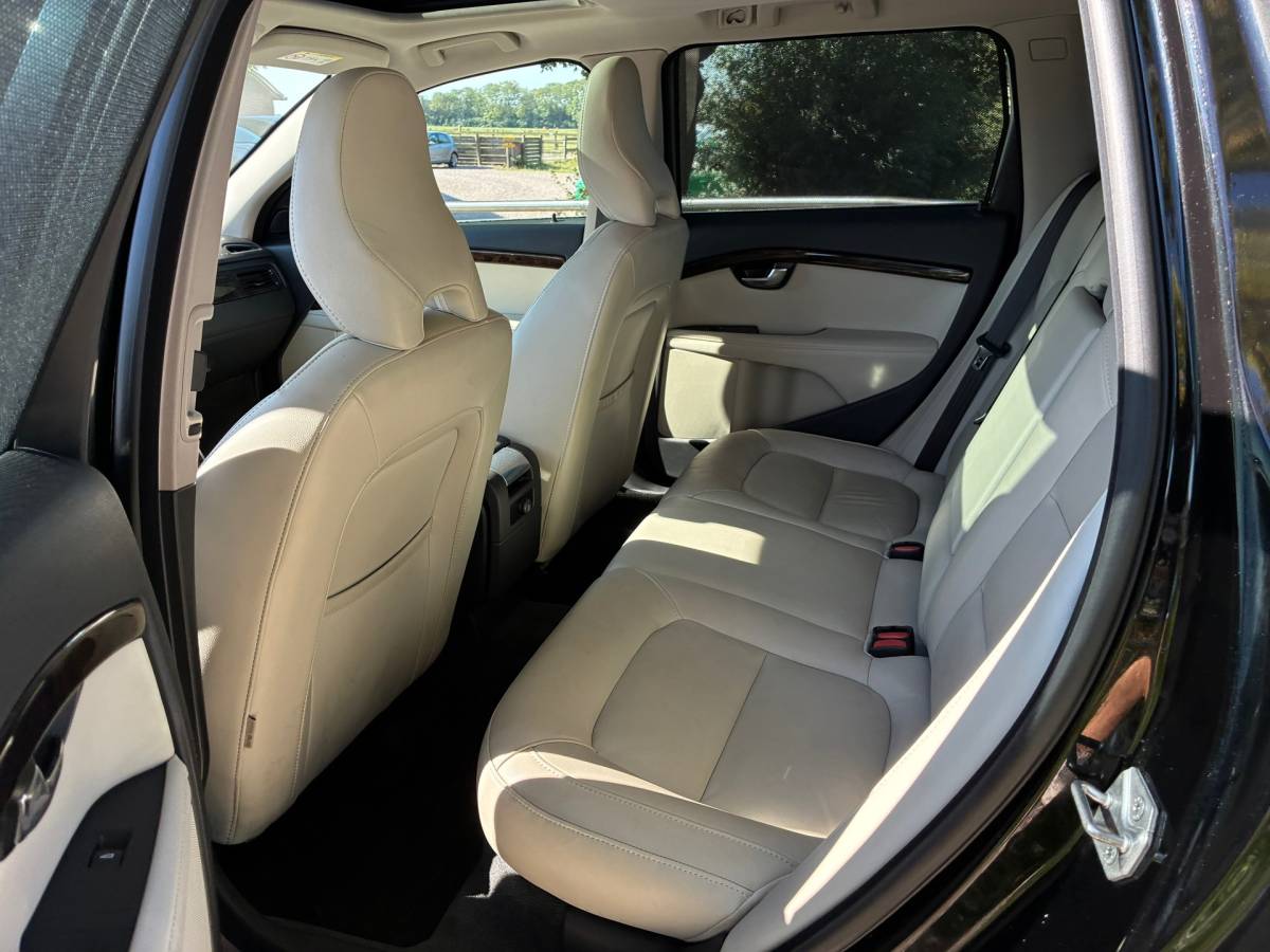 Volvo V70 Volvo V70 2.0 D3 Polar+ | Schuif/kanteldak + Harman/Kardon + Leder Nu € 7.975,-!!!