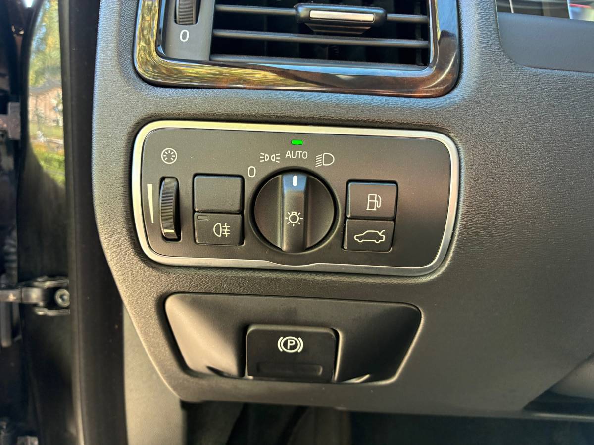 Volvo V70 Volvo V70 2.0 D3 Polar+ | Schuif/kanteldak + Harman/Kardon + Leder Nu € 7.975,-!!!