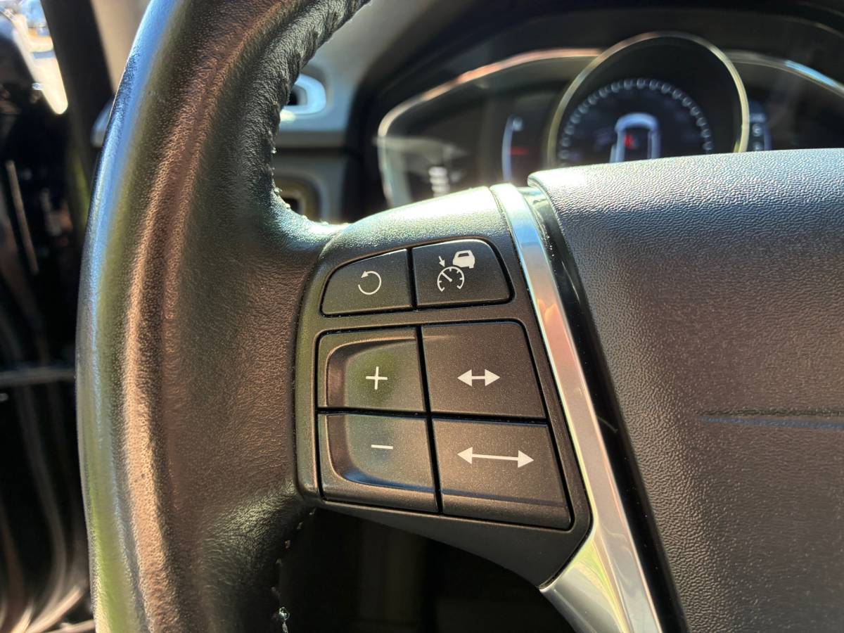 Volvo V70 Volvo V70 2.0 D3 Polar+ | Schuif/kanteldak + Harman/Kardon + Leder Nu € 7.975,-!!!