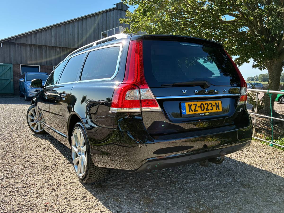 Volvo V70 Volvo V70 2.0 D3 Polar+ | Schuif/kanteldak + Harman/Kardon + Leder Nu € 7.975,-!!!