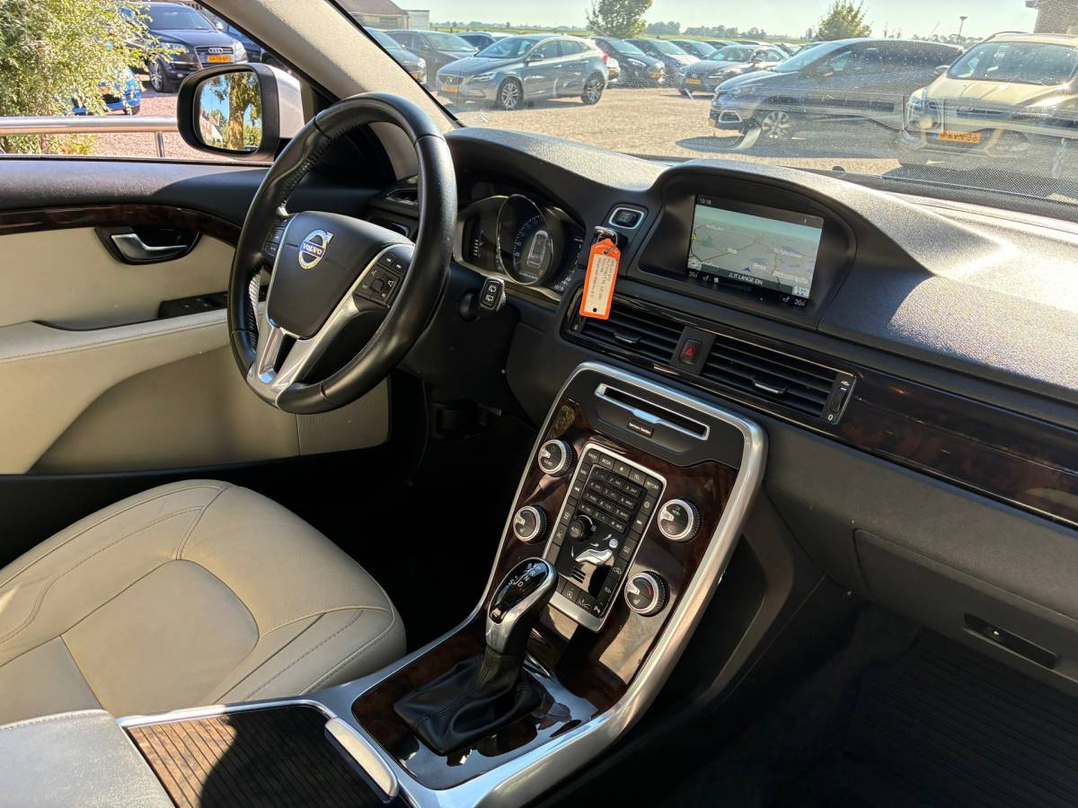 Volvo V70 Volvo V70 2.0 D3 Polar+ | Schuif/kanteldak + Harman/Kardon + Leder Nu € 7.975,-!!!
