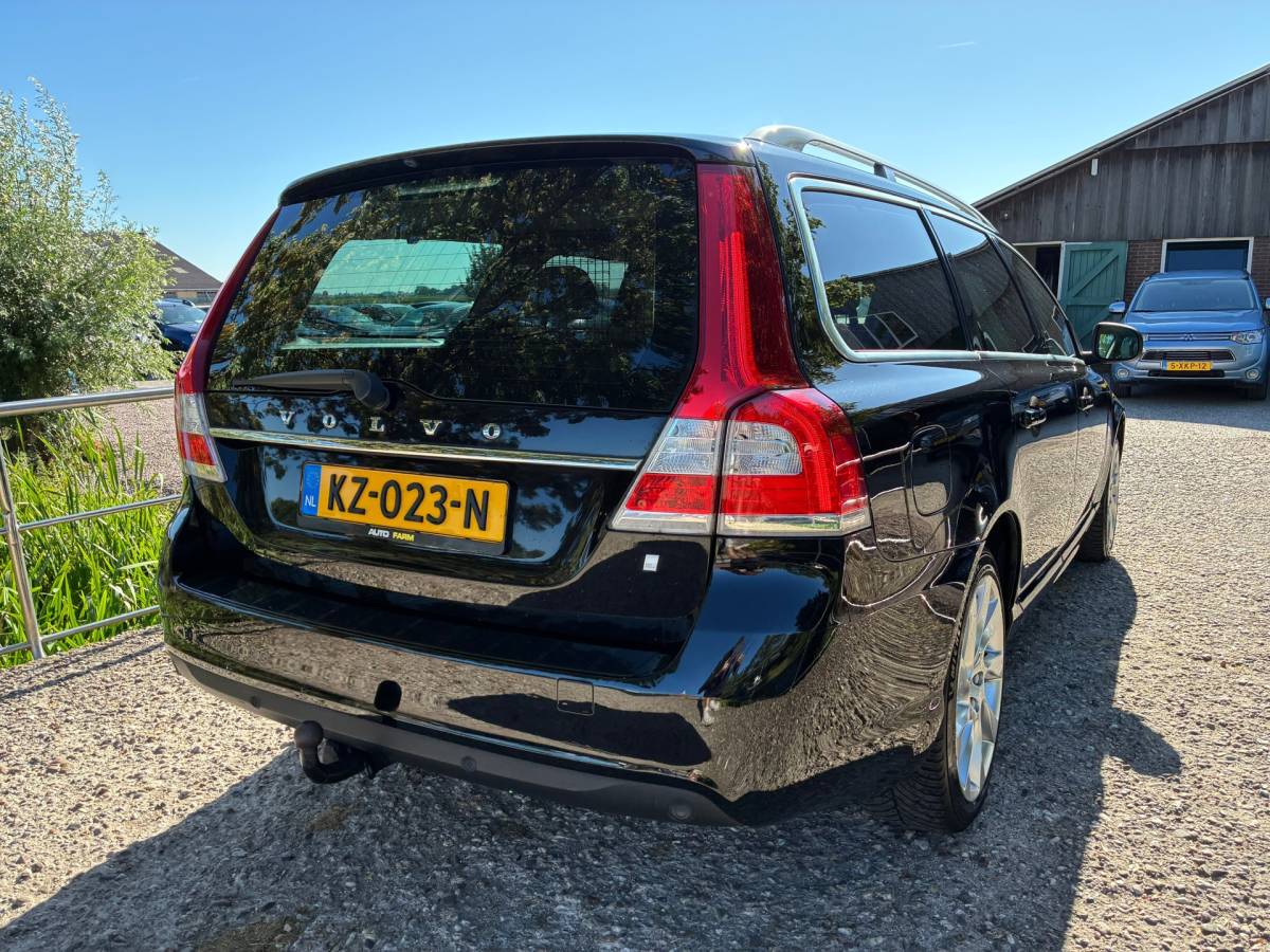 Volvo V70 Volvo V70 2.0 D3 Polar+ | Schuif/kanteldak + Harman/Kardon + Leder Nu € 7.975,-!!!
