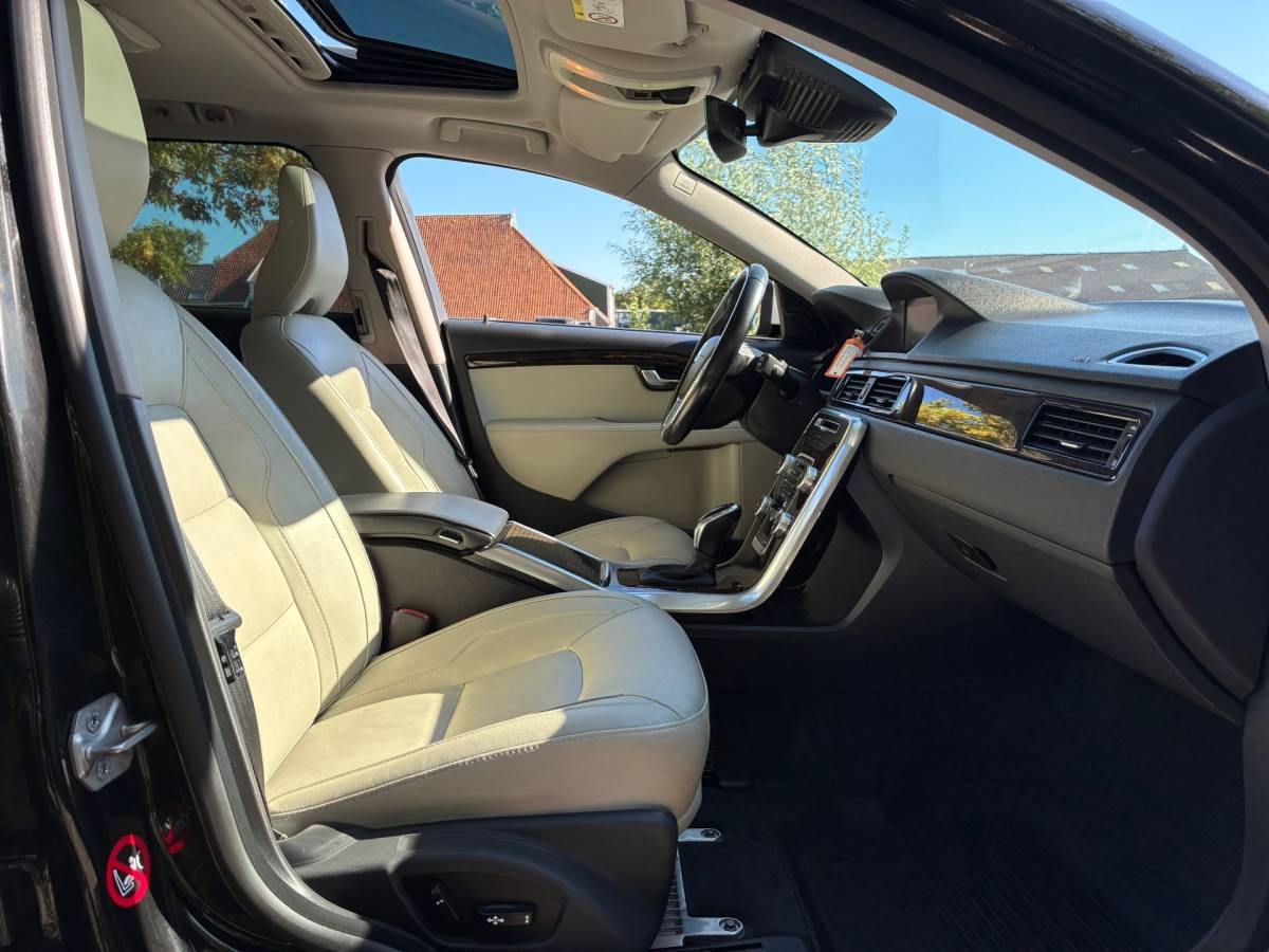 Volvo V70 Volvo V70 2.0 D3 Polar+ | Schuif/kanteldak + Harman/Kardon + Leder Nu € 7.975,-!!!