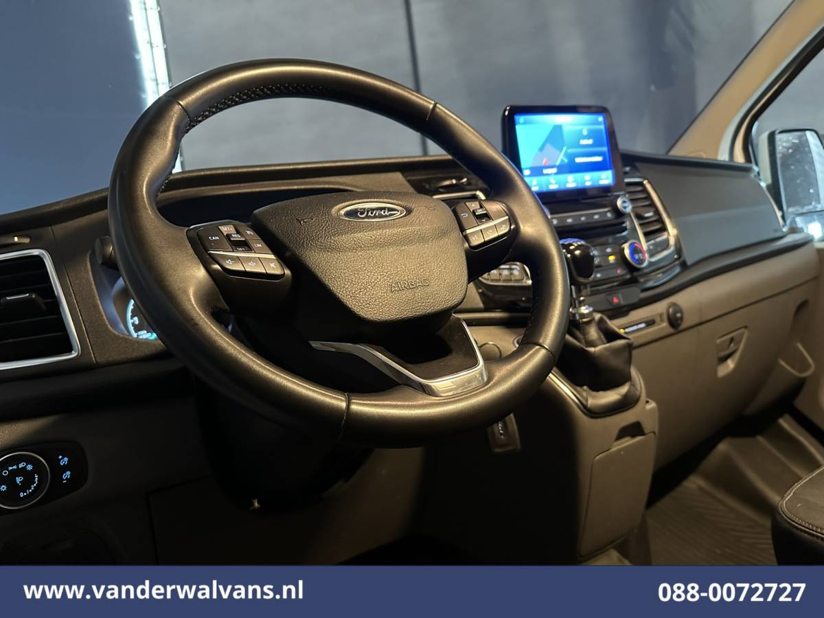 Ford Transit Custom Ford Transit Custom 2.0 TDCI 130pk L2H1 Euro6 Airco | Navigatie | Apple Carplay | LED | Cruisecontrol | 2800kg Trekhaak Android Auto, Verwarmde voorruit, Stoelverwarming, Parkeersensoren, Bijrijdersbank