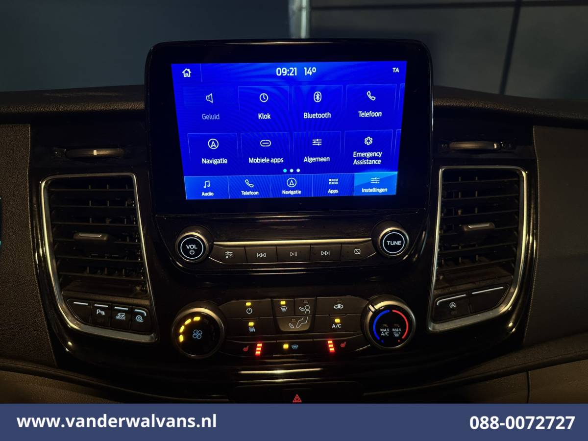 Ford Transit Custom Ford Transit Custom 2.0 TDCI 130pk L2H1 Euro6 Airco | Navigatie | Apple Carplay | LED | Cruisecontrol | 2800kg Trekhaak Android Auto, Verwarmde voorruit, Stoelverwarming, Parkeersensoren, Bijrijdersbank