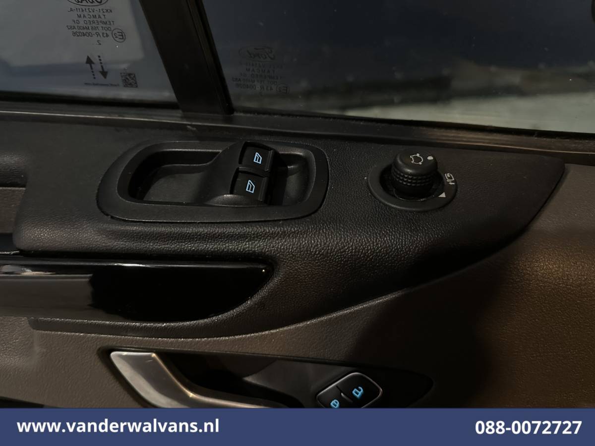 Ford Transit Custom Ford Transit Custom 2.0 TDCI 130pk L2H1 Euro6 Airco | Navigatie | Apple Carplay | LED | Cruisecontrol | 2800kg Trekhaak Android Auto, Verwarmde voorruit, Stoelverwarming, Parkeersensoren, Bijrijdersbank