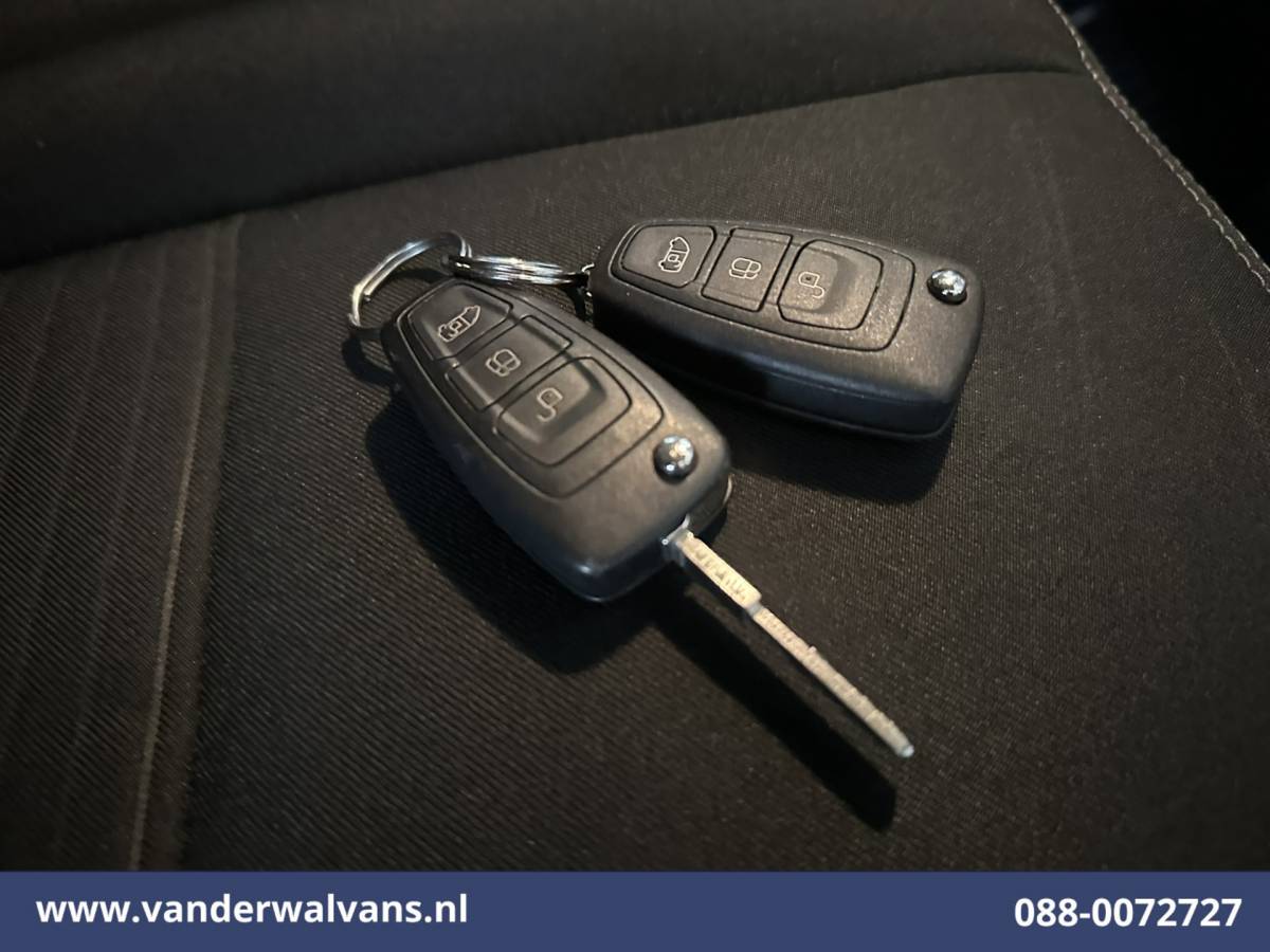 Ford Transit Custom Ford Transit Custom 2.0 TDCI 130pk L2H1 Euro6 Airco | Navigatie | Apple Carplay | LED | Cruisecontrol | 2800kg Trekhaak Android Auto, Verwarmde voorruit, Stoelverwarming, Parkeersensoren, Bijrijdersbank