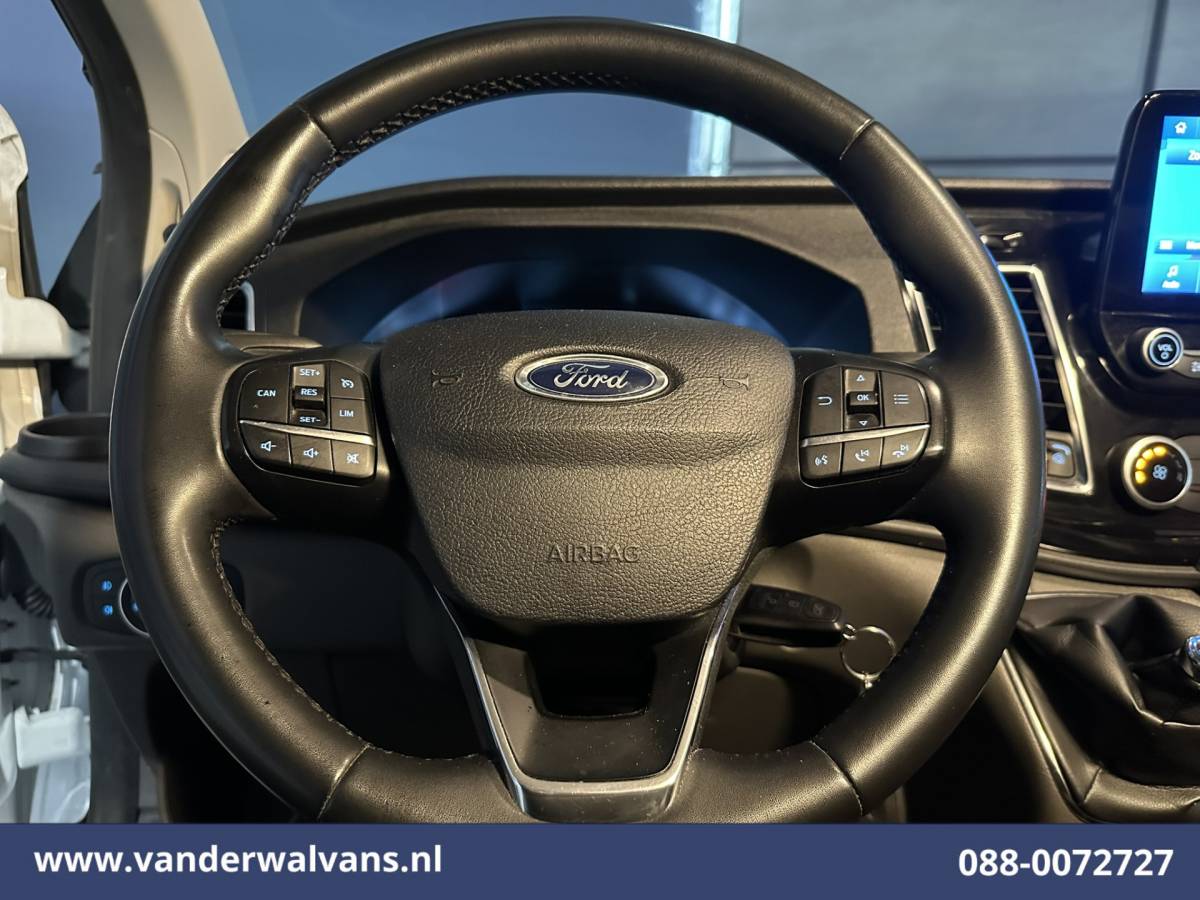Ford Transit Custom Ford Transit Custom 2.0 TDCI 130pk L2H1 Euro6 Airco | Navigatie | Apple Carplay | LED | Cruisecontrol | 2800kg Trekhaak Android Auto, Verwarmde voorruit, Stoelverwarming, Parkeersensoren, Bijrijdersbank