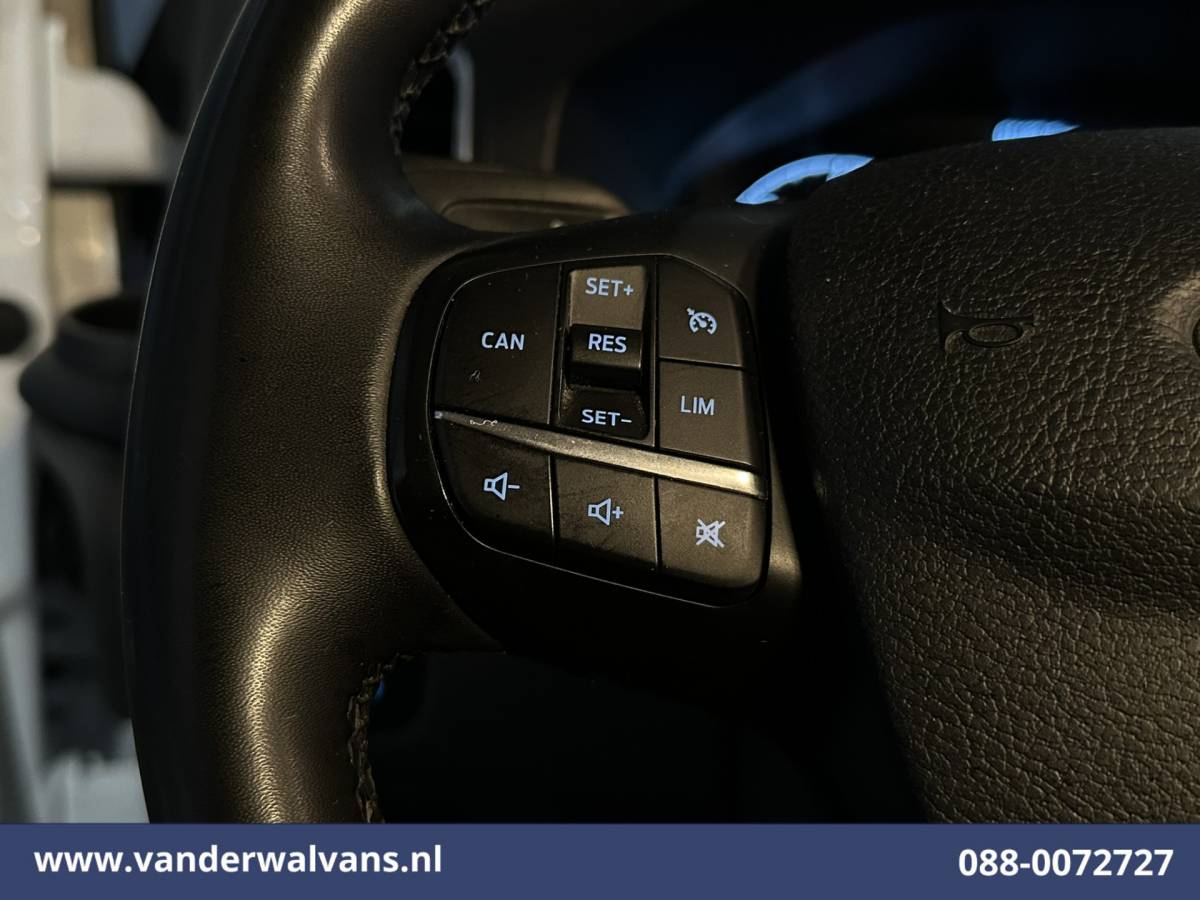 Ford Transit Custom Ford Transit Custom 2.0 TDCI 130pk L2H1 Euro6 Airco | Navigatie | Apple Carplay | LED | Cruisecontrol | 2800kg Trekhaak Android Auto, Verwarmde voorruit, Stoelverwarming, Parkeersensoren, Bijrijdersbank