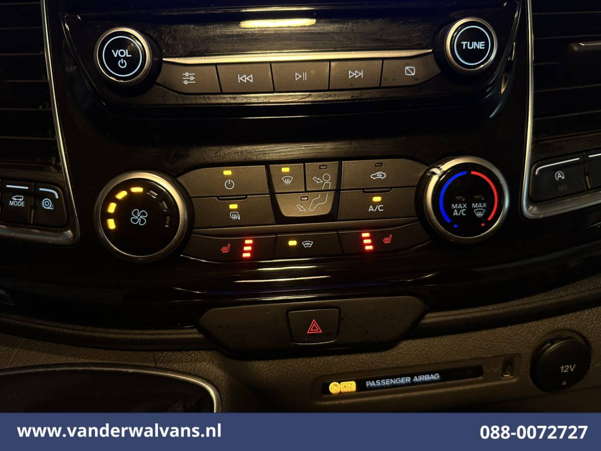 Ford Transit Custom Ford Transit Custom 2.0 TDCI 130pk L2H1 Euro6 Airco | Navigatie | Apple Carplay | LED | Cruisecontrol | 2800kg Trekhaak Android Auto, Verwarmde voorruit, Stoelverwarming, Parkeersensoren, Bijrijdersbank