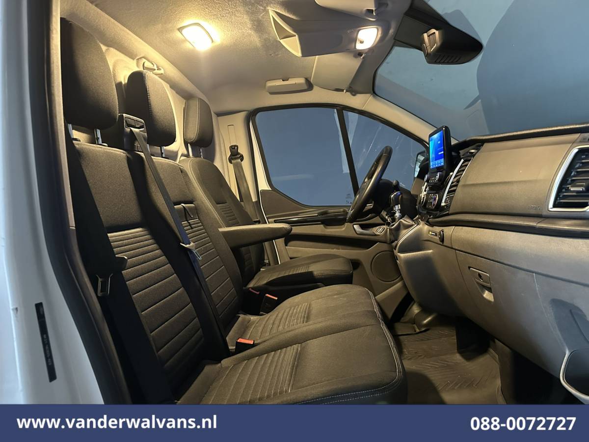 Ford Transit Custom Ford Transit Custom 2.0 TDCI 130pk L2H1 Euro6 Airco | Navigatie | Apple Carplay | LED | Cruisecontrol | 2800kg Trekhaak Android Auto, Verwarmde voorruit, Stoelverwarming, Parkeersensoren, Bijrijdersbank