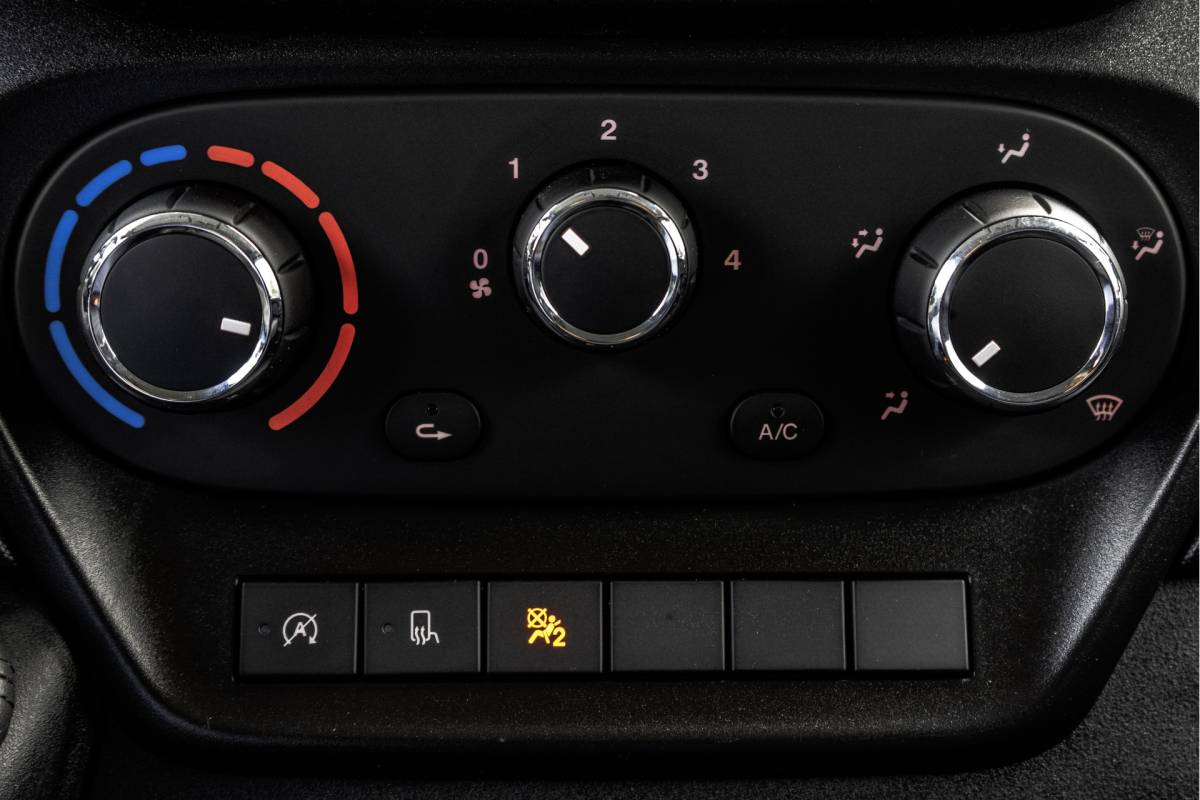 Iveco Daily Iveco Daily **35S16V 2.3 L4H2 | Euro 6 | 157 PK | Airco | Camera | 3500 KG Trekgewicht | MF Stuur | 3-Persoons**
