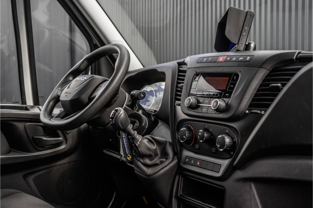 Iveco Daily Iveco Daily **35S16V 2.3 L4H2 | Euro 6 | 157 PK | Airco | Camera | 3500 KG Trekgewicht | MF Stuur | 3-Persoons**