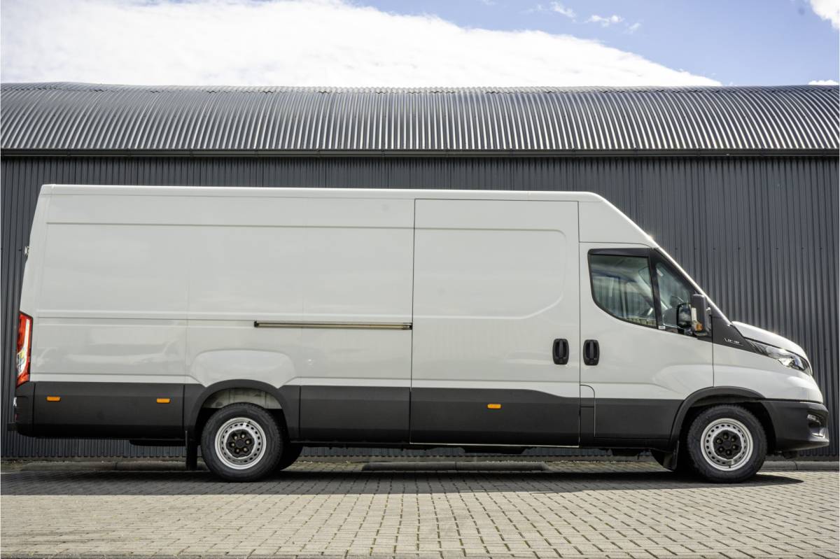 Iveco Daily Iveco Daily **35S16V 2.3 L4H2 | Euro 6 | 157 PK | Airco | Camera | 3500 KG Trekgewicht | MF Stuur | 3-Persoons**