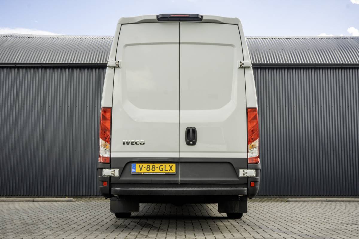 Iveco Daily Iveco Daily **35S16V 2.3 L4H2 | Euro 6 | 157 PK | Airco | Camera | 3500 KG Trekgewicht | MF Stuur | 3-Persoons**