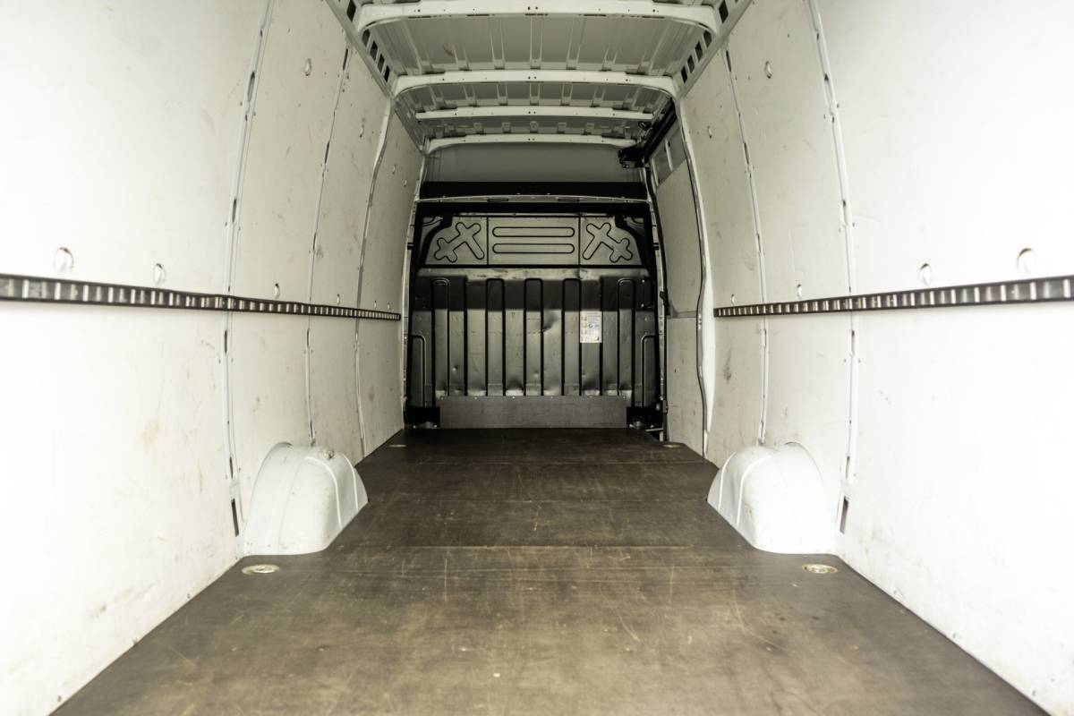 Iveco Daily Iveco Daily **35S16V 2.3 L4H2 | Euro 6 | 157 PK | Airco | Camera | 3500 KG Trekgewicht | MF Stuur | 3-Persoons**
