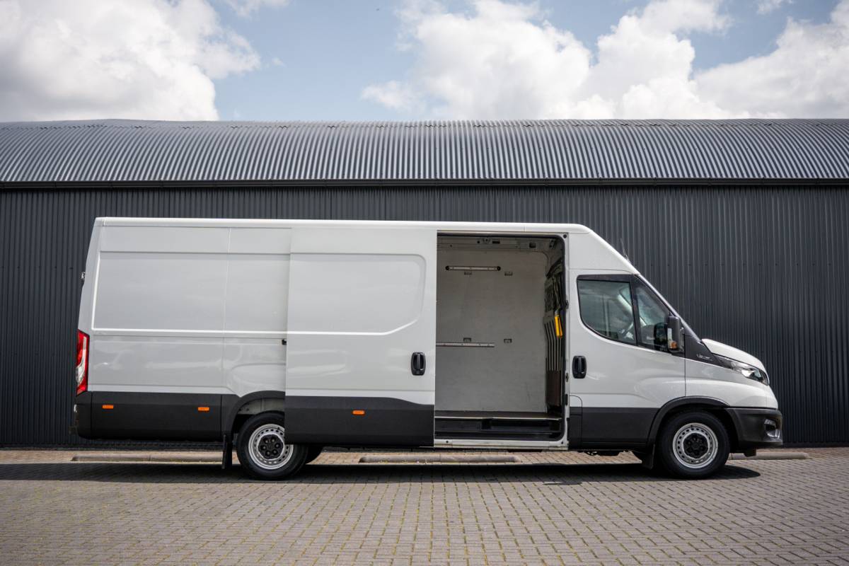 Iveco Daily Iveco Daily 35S16 | L4H2 | 157 PK | 3-Zits | Airco | Parkeersensoren