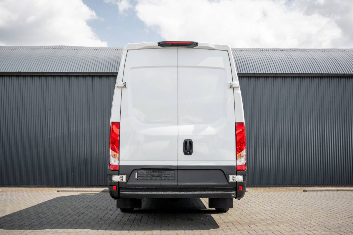 Iveco Daily Iveco Daily 35S16 | L4H2 | 157 PK | 3-Zits | Airco | Parkeersensoren