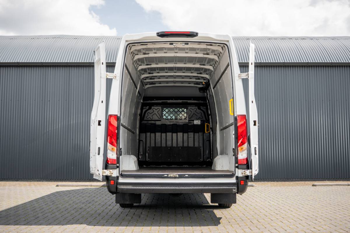 Iveco Daily Iveco Daily 35S16 | L4H2 | 157 PK | 3-Zits | Airco | Parkeersensoren
