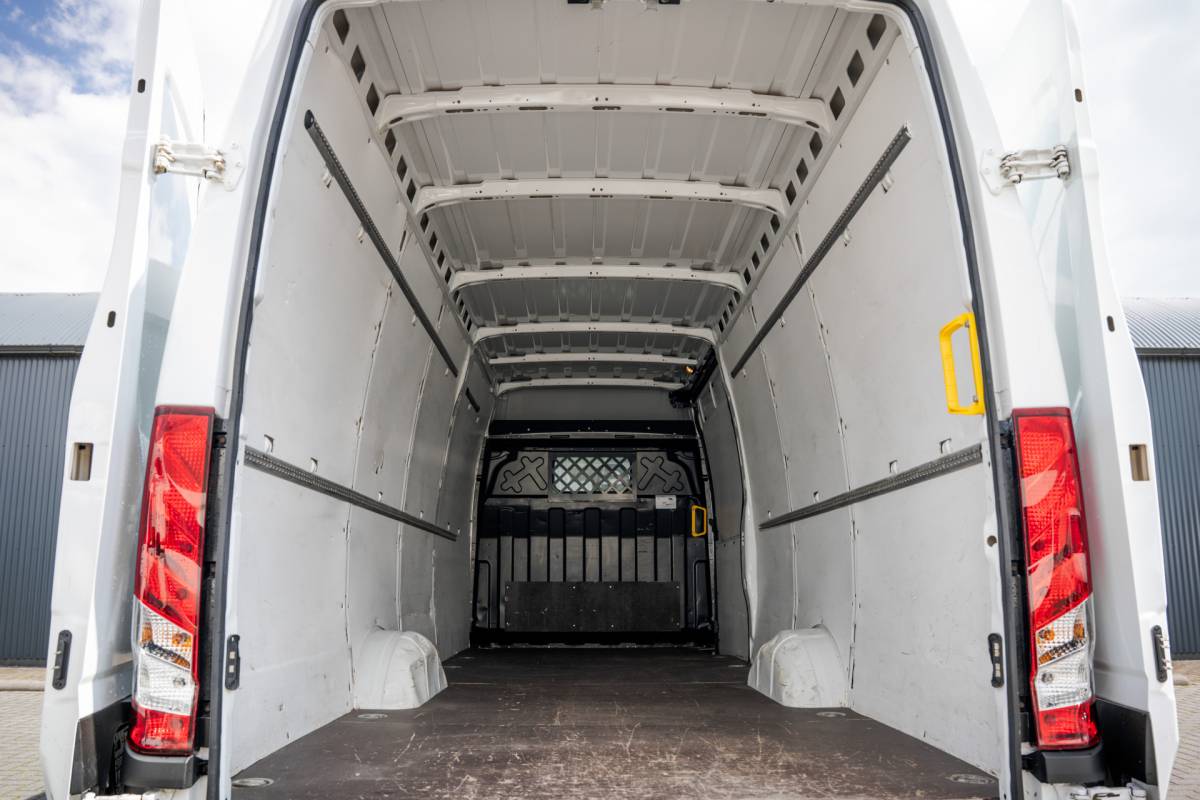 Iveco Daily Iveco Daily 35S16 | L4H2 | 157 PK | 3-Zits | Airco | Parkeersensoren