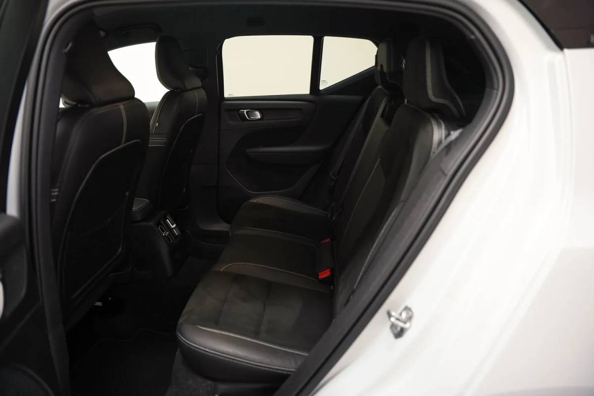 Volvo XC40 Volvo XC40 1.5 T5 Recharge R-Design [ Leder/Alcantara Apple/Android Trekhaak ]