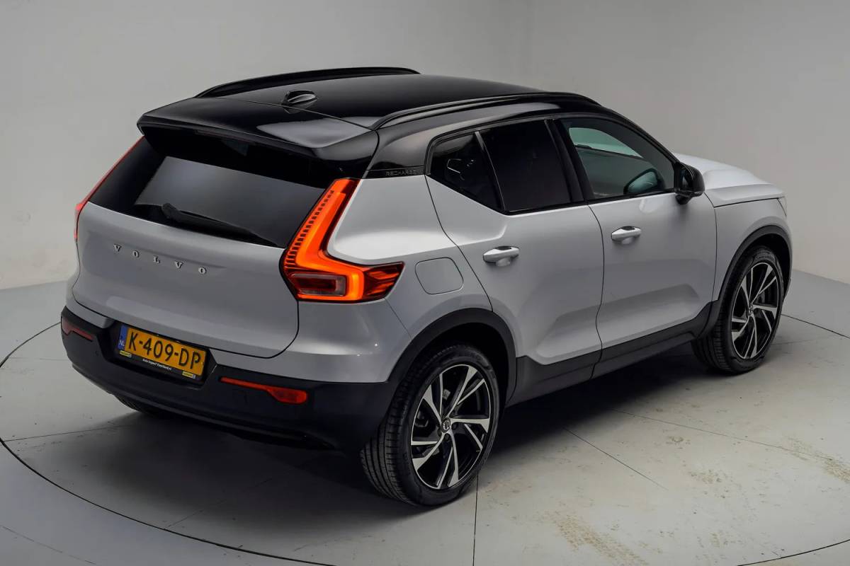 Volvo XC40 Volvo XC40 1.5 T5 Recharge R-Design [ Leder/Alcantara Apple/Android Trekhaak ]