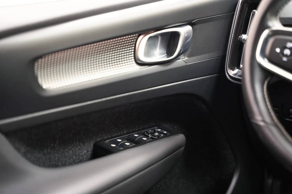 Volvo XC40 Volvo XC40 1.5 T5 Recharge R-Design [ Leder/Alcantara Apple/Android Trekhaak ]