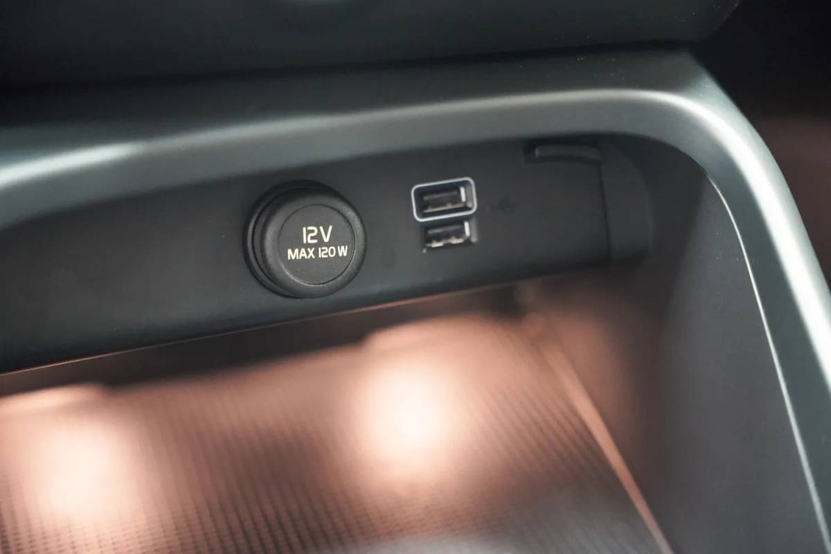 Volvo XC40 Volvo XC40 1.5 T5 Recharge R-Design [ Leder/Alcantara Apple/Android Trekhaak ]