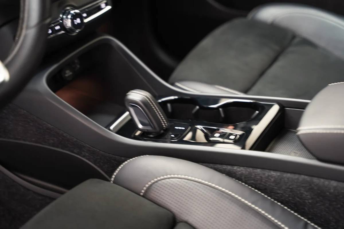 Volvo XC40 Volvo XC40 1.5 T5 Recharge R-Design [ Leder/Alcantara Apple/Android Trekhaak ]
