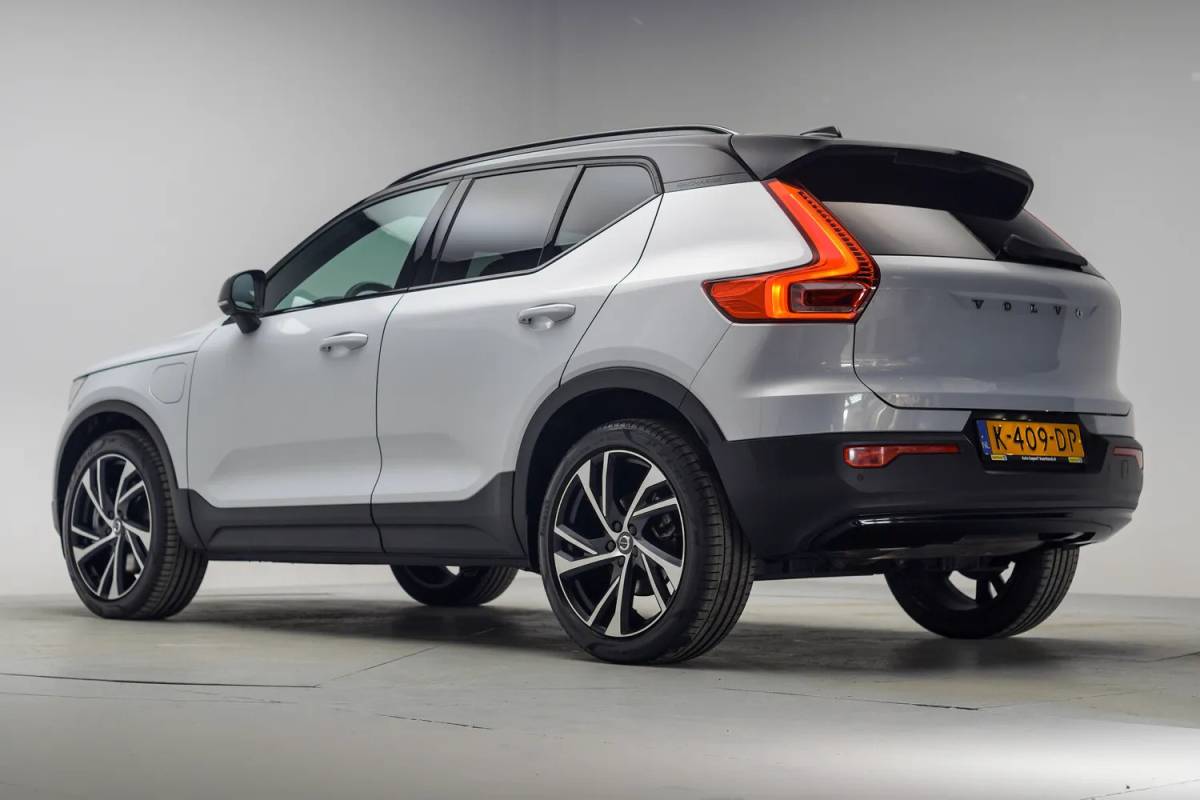Volvo XC40 Volvo XC40 1.5 T5 Recharge R-Design [ Leder/Alcantara Apple/Android Trekhaak ]