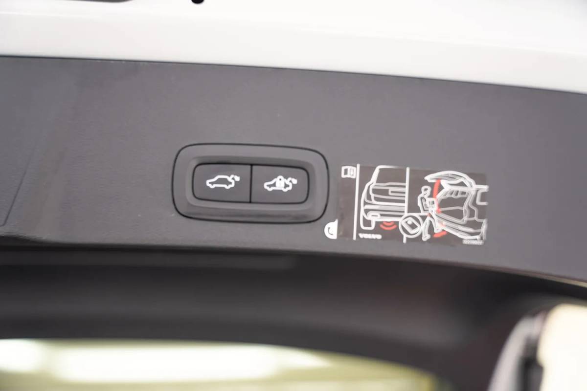 Volvo XC40 Volvo XC40 1.5 T5 Recharge R-Design [ Leder/Alcantara Apple/Android Trekhaak ]