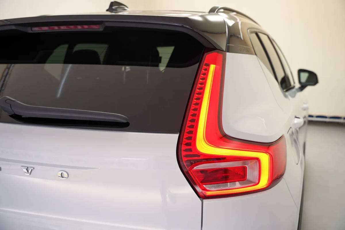Volvo XC40 Volvo XC40 1.5 T5 Recharge R-Design [ Leder/Alcantara Apple/Android Trekhaak ]