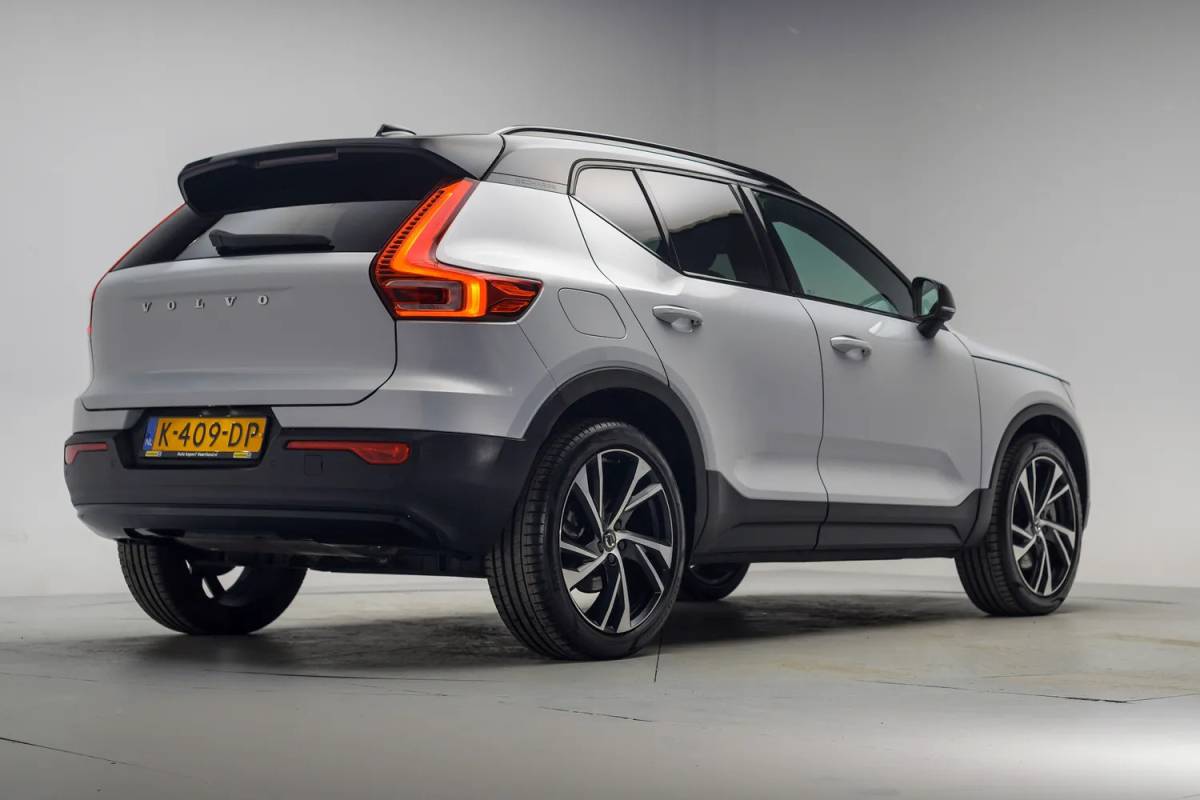 Volvo XC40 Volvo XC40 1.5 T5 Recharge R-Design [ Leder/Alcantara Apple/Android Trekhaak ]