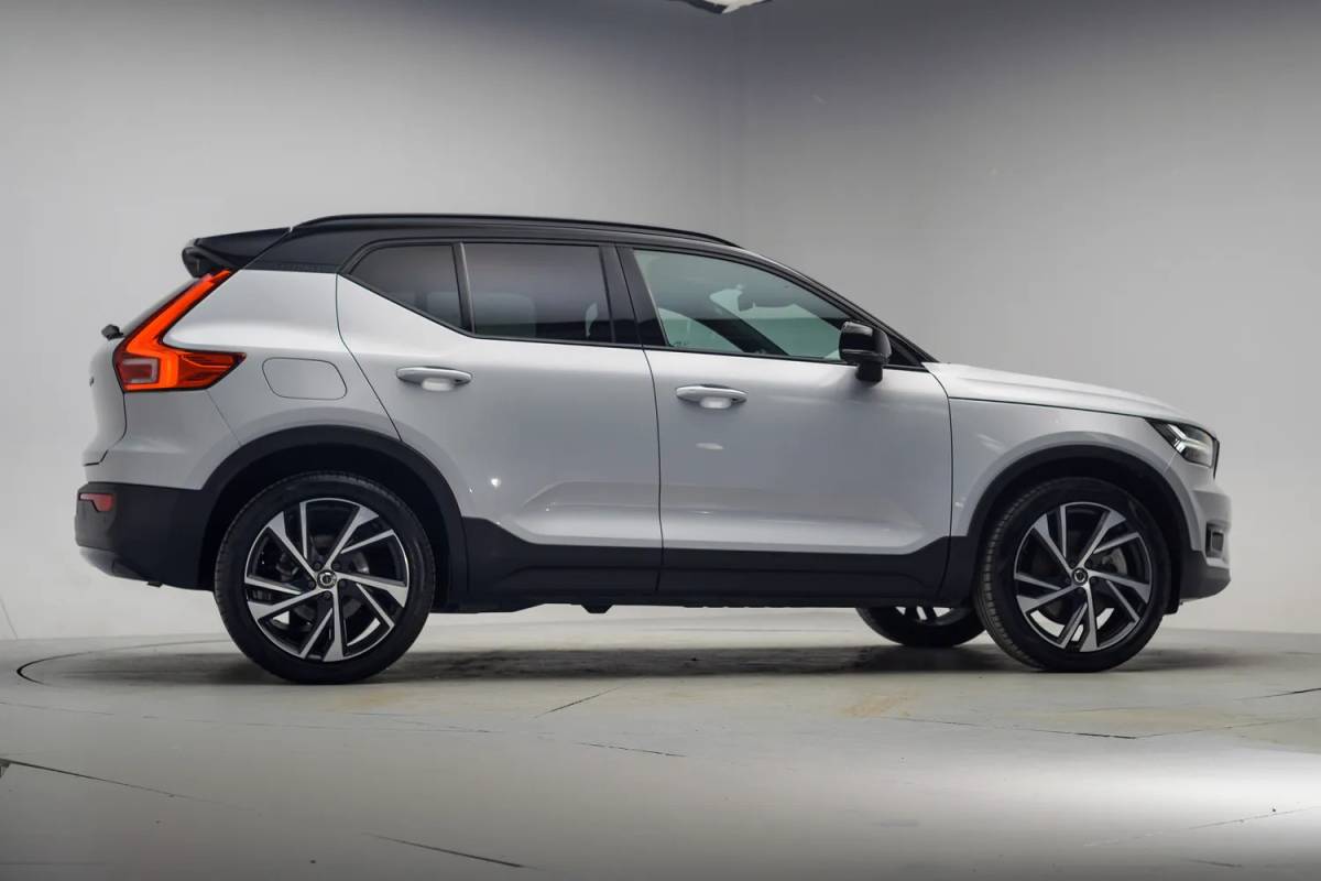 Volvo XC40 Volvo XC40 1.5 T5 Recharge R-Design [ Leder/Alcantara Apple/Android Trekhaak ]