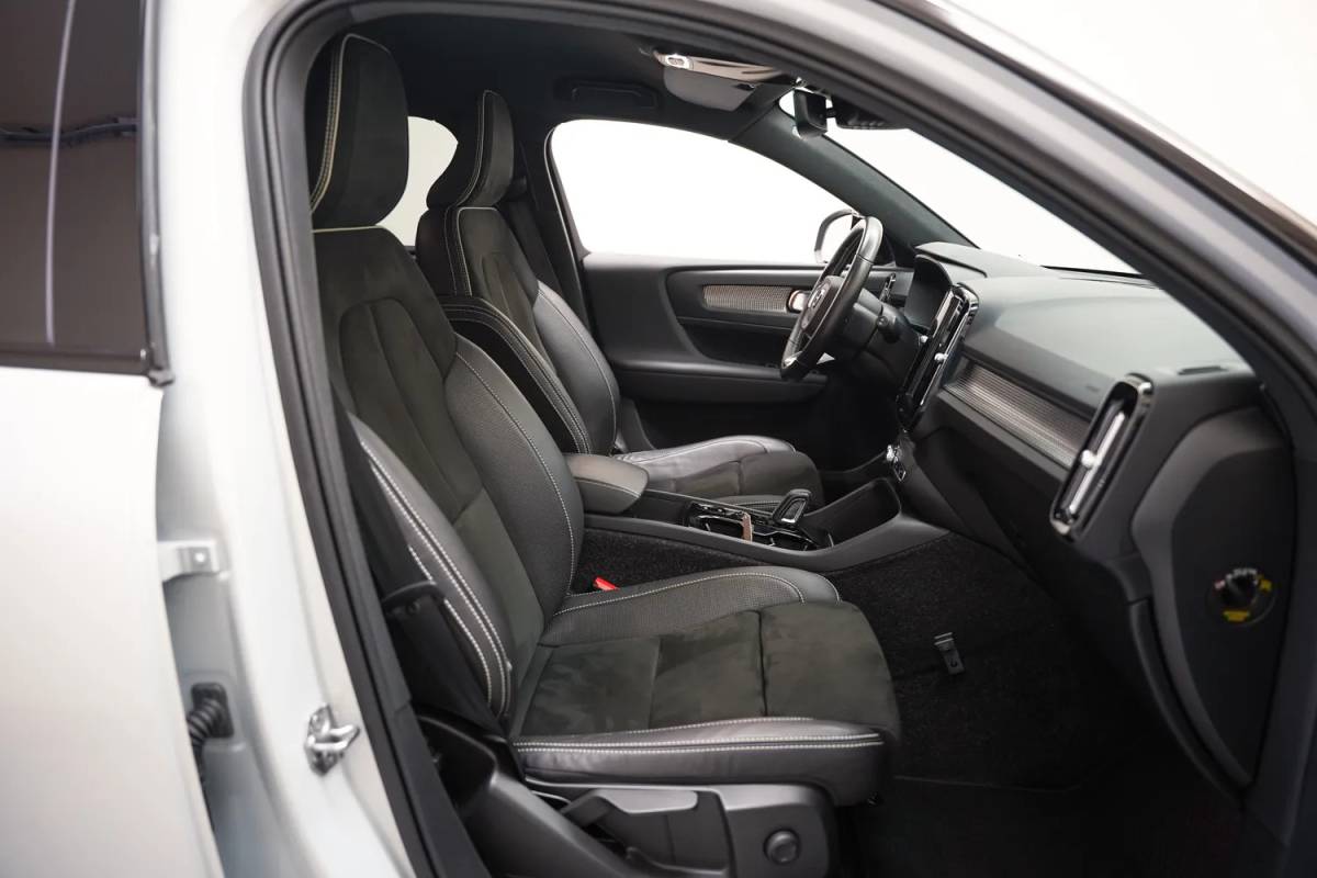 Volvo XC40 Volvo XC40 1.5 T5 Recharge R-Design [ Leder/Alcantara Apple/Android Trekhaak ]