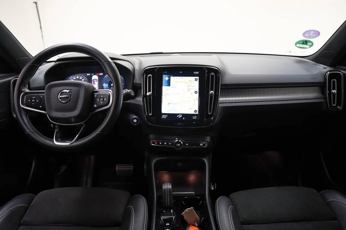 Volvo XC40 Volvo XC40 1.5 T5 Recharge R-Design [ Leder/Alcantara Apple/Android Trekhaak ]