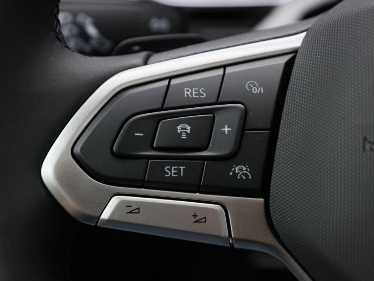 Volkswagen Polo Volkswagen Polo R-Line Edition 1.0 TSI 95 PK | Panoramdak | Dodehoek Detectie | Stoelverwarming | Carplay |