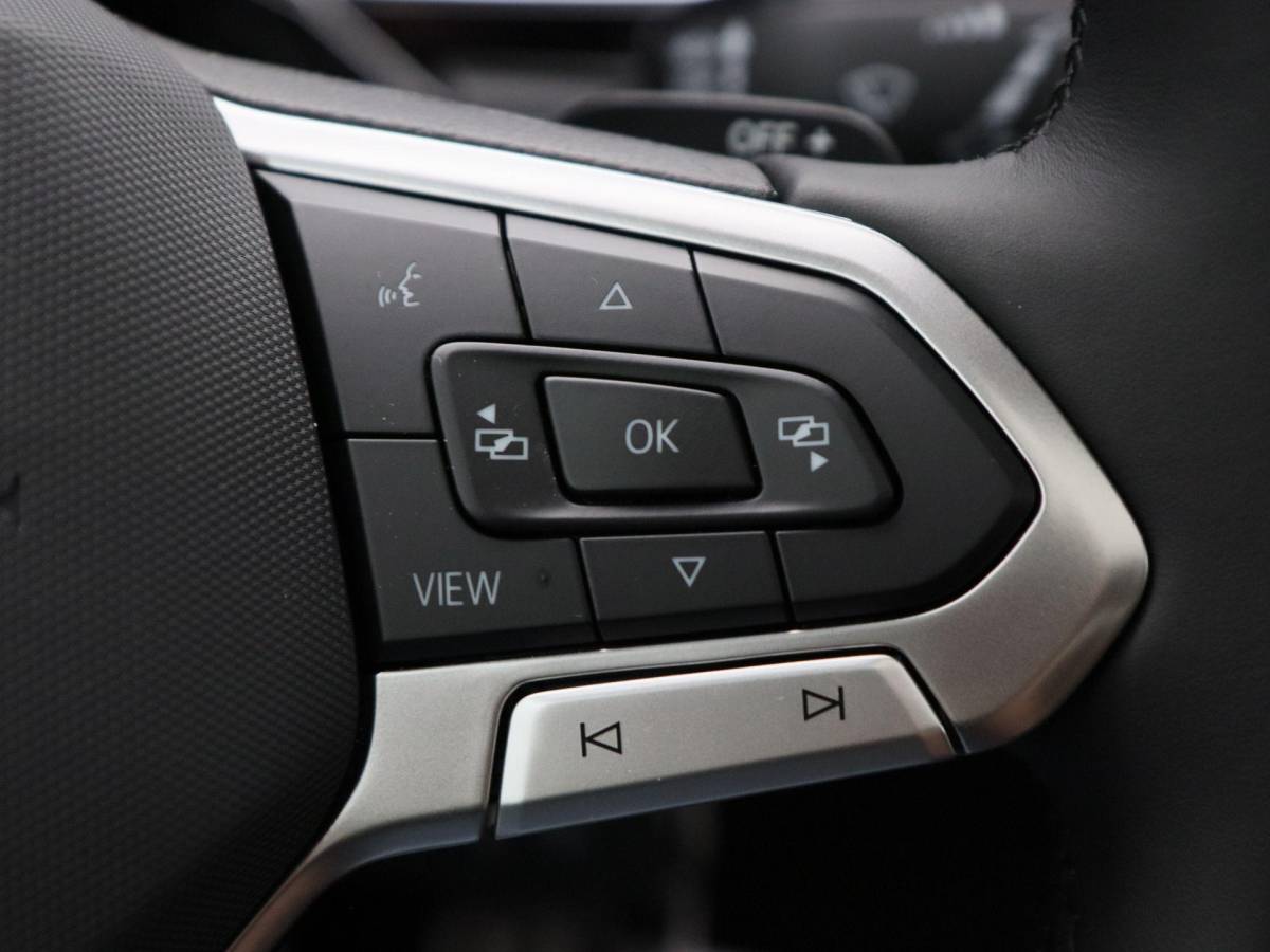 Volkswagen Polo Volkswagen Polo R-Line Edition 1.0 TSI 95 PK | Panoramdak | Dodehoek Detectie | Stoelverwarming | Carplay |