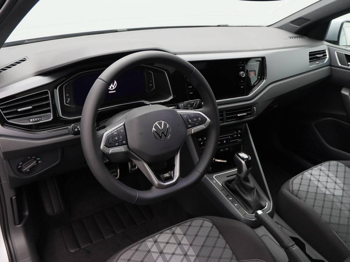 Volkswagen Polo Volkswagen Polo R-Line Edition 1.0 TSI 95 PK | Panoramdak | Dodehoek Detectie | Stoelverwarming | Carplay |