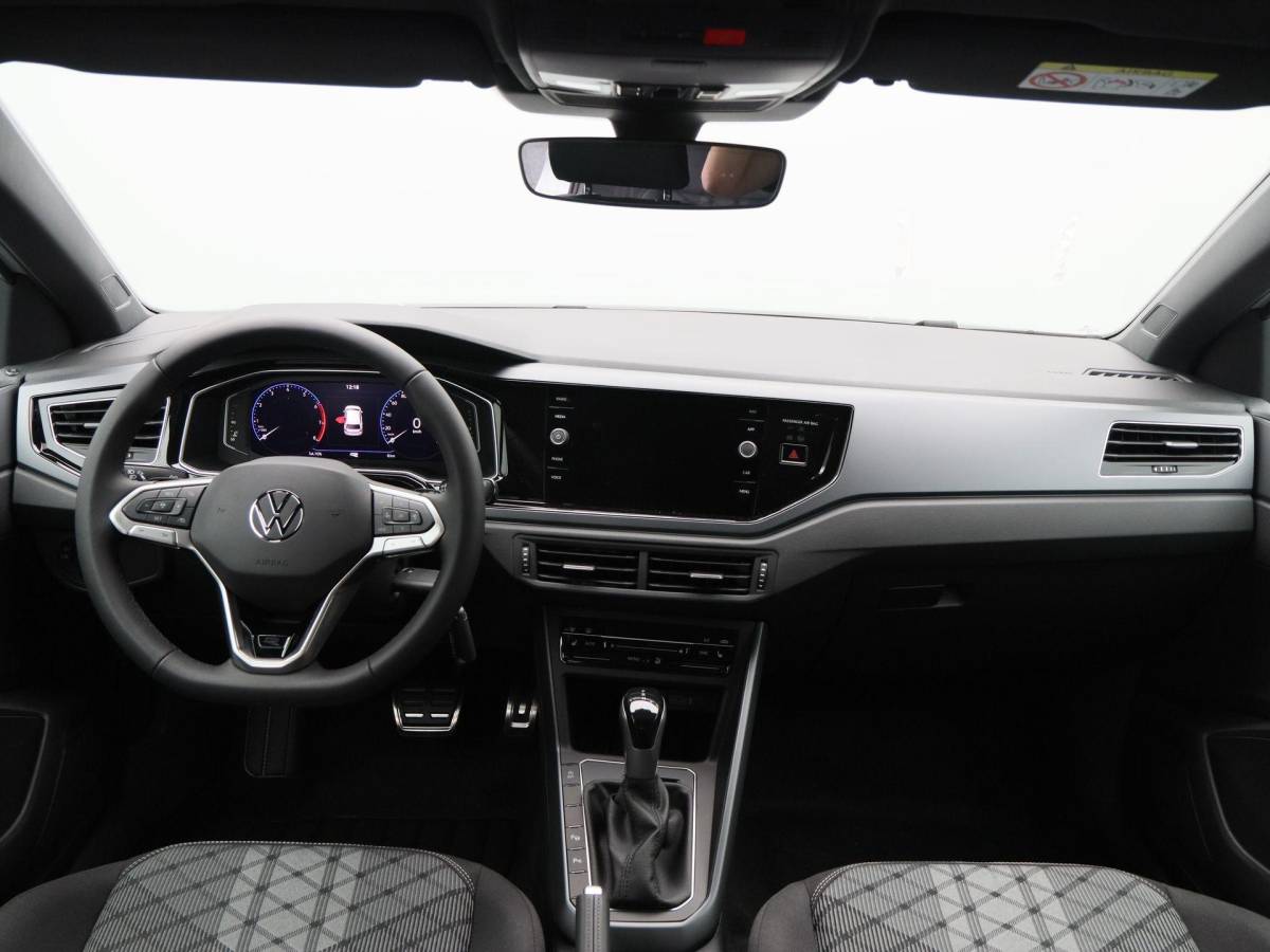 Volkswagen Polo Volkswagen Polo R-Line Edition 1.0 TSI 95 PK | Panoramdak | Dodehoek Detectie | Stoelverwarming | Carplay |