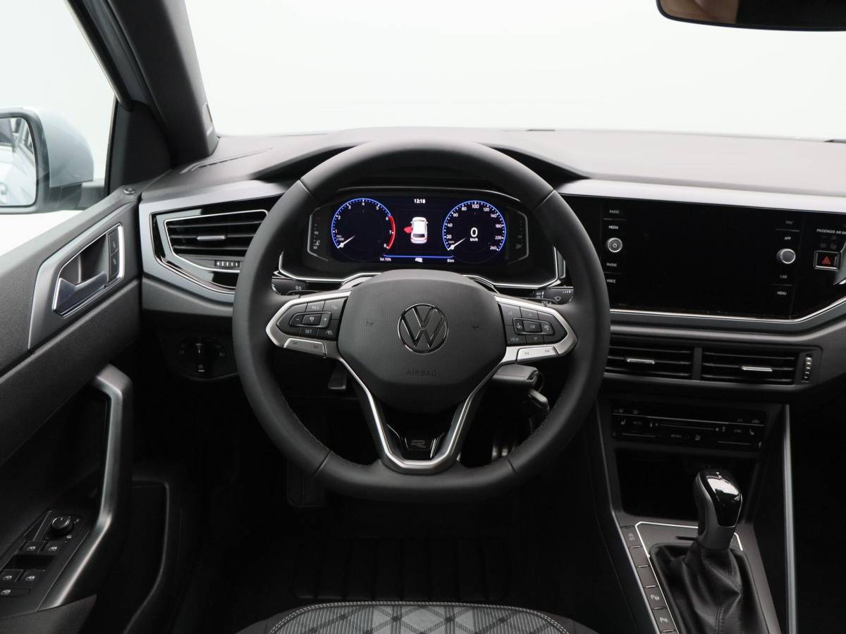 Volkswagen Polo Volkswagen Polo R-Line Edition 1.0 TSI 95 PK | Panoramdak | Dodehoek Detectie | Stoelverwarming | Carplay |