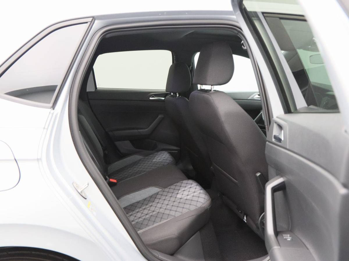 Volkswagen Polo Volkswagen Polo R-Line Edition 1.0 TSI 95 PK | Panoramdak | Dodehoek Detectie | Stoelverwarming | Carplay |