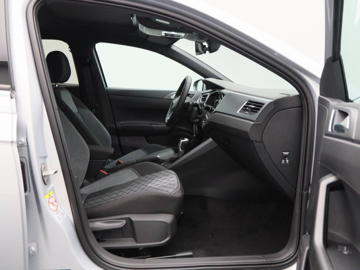 Volkswagen Polo Volkswagen Polo R-Line Edition 1.0 TSI 95 PK | Panoramdak | Dodehoek Detectie | Stoelverwarming | Carplay |